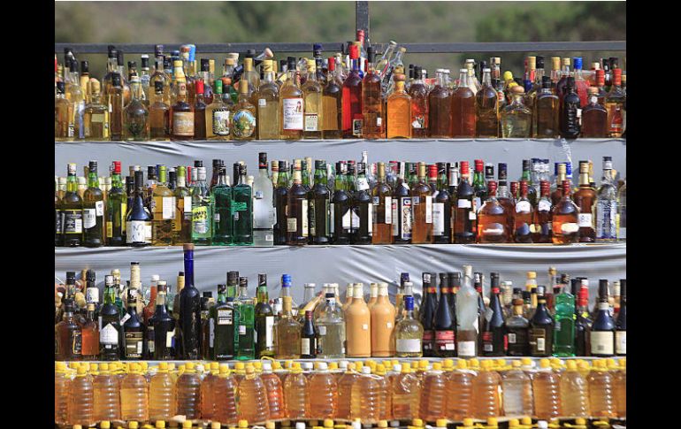 En julio de 2016 se anunció la destrucción de bebidas adulteradas en la Venta del Astillero. Sin embargo, hay pocos detenidos. EL INFORMADOR / ARCHIVO