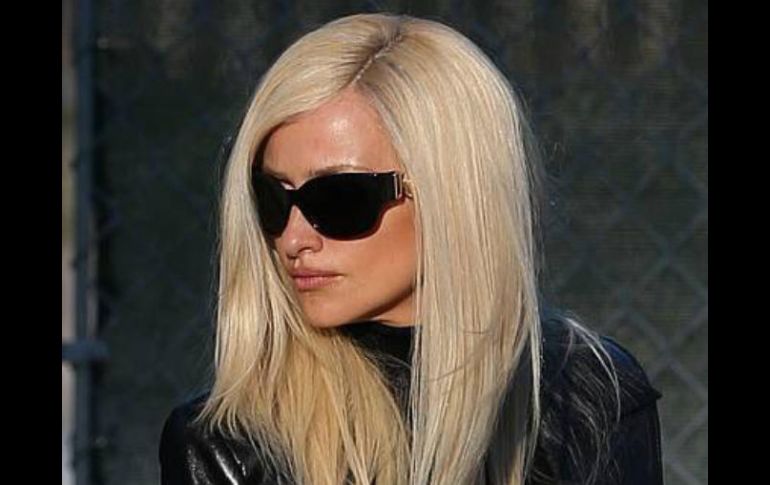 Penélope Cruz luce ya el peinado y color de cabello de Donatella. TWITTER / @EnLaButaca