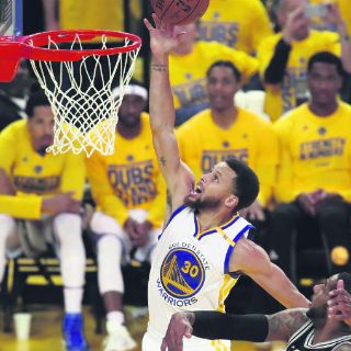 Golden State no tiene misericordia de San Antonio