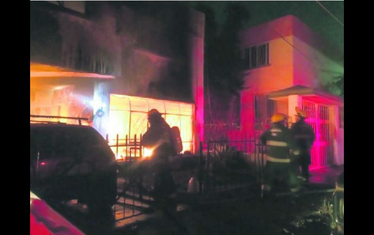 Incendio en una casa de la calle Monte Blanco causó la muerte de nueve integrantes de la familia Pérez Peña, entre ellos cinco menores. ESPECIAL /