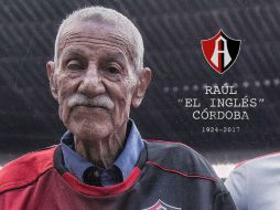 El “Inglés” fue homenajeado por la directiva rojinegra en los festejos del Centenario en la cancha del Estadio Jalisco. TWITTER / @atlasfc