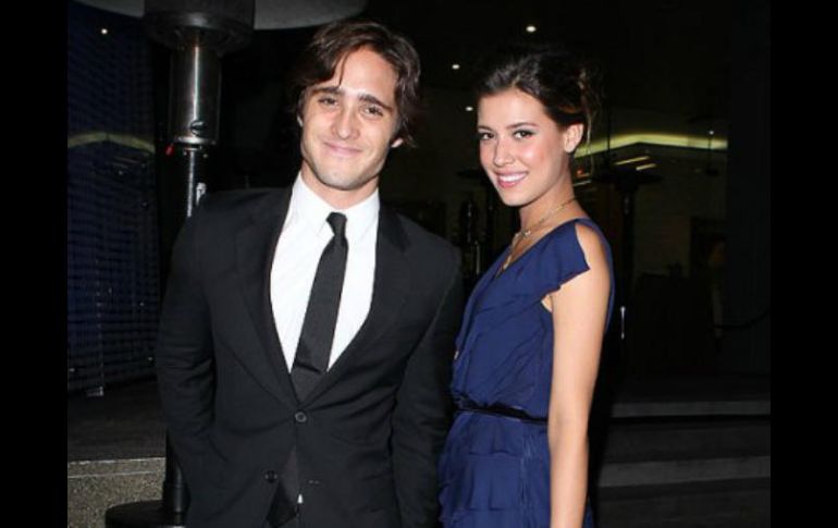 Diego y Michelle llegaron juntos a la  transmisión de los premios Oscar 2013 en Los Ángeles. ESPECIAL / peopleenespanol.com