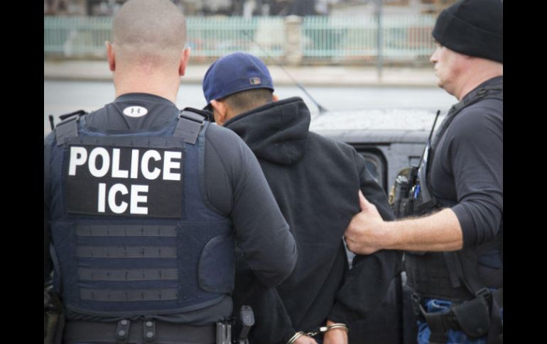 Esas cifras representan que, cada día, más de 400 inmigrantes en EU son detenidos, la mayoría con antecedentes criminales. AP / ARCHIVO