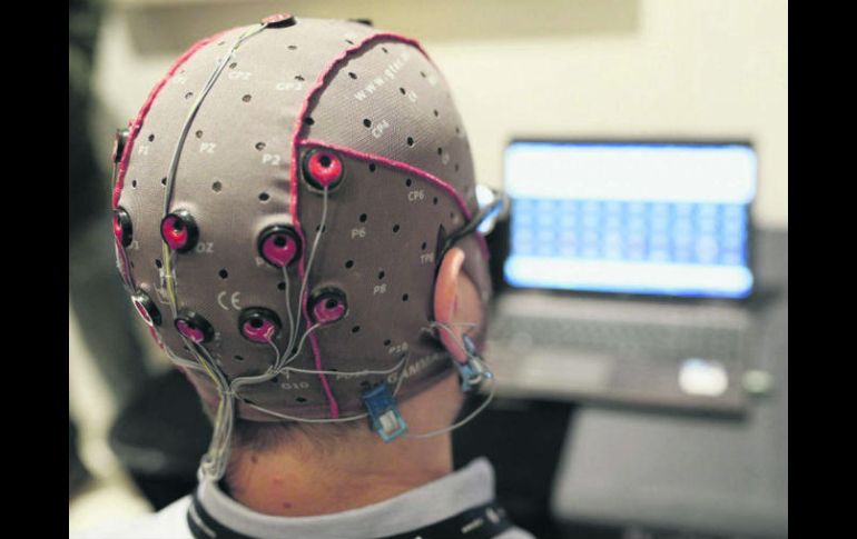 Aspiran a crear un procesador de texto que permita 'escribir por imágenes de voz'. EFE /