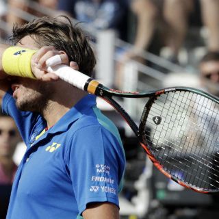 Wawrinka sucumbe ante el saque de Isner