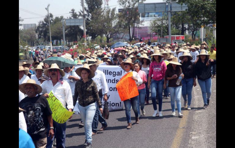 Ejidatarios de El Zapote se manifestaron este jueves para exigir el pago de sus tierras. EL INFORMADOR / M. Vargas