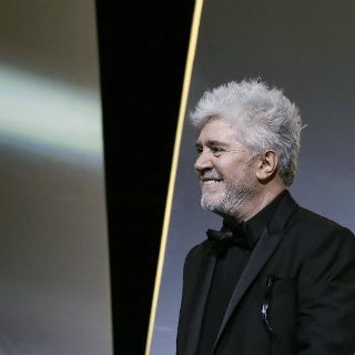 Pedro Almodóvar hace de la playa un cine en Cannes