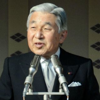 Japón aprueba ley que permitiría abdicar a emperador Akihito