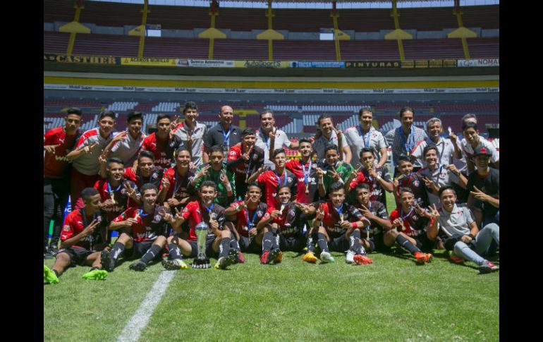 Los Zorritos levantaron el trofeo que los cataloga como una de las mejores Fuerzas Básicas del futbol mexicano. MEXSPORT / C. De Marchena