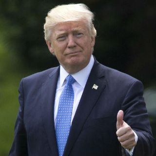 Trump mostró alivio por salida de Comey: NYT