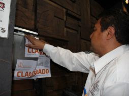 Uno de los sellos de clausura colocados en la madrugada de este sábado. ESPECIAL / Gobierno de Guadalajara