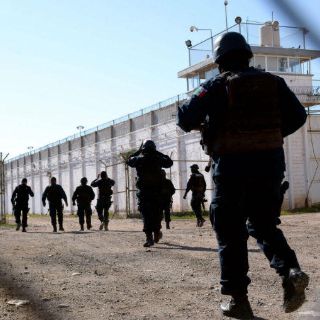 Aseguran armas largas y cartuchos en penal de Reynosa