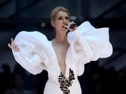 Con motivo de los 20 años del estreno de la película, Dion interpretó 'My heart will go on'. AFP / E. Miller