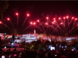Con un espectáculo de luces dieron inicio los festejos. EFE / A. Sultan