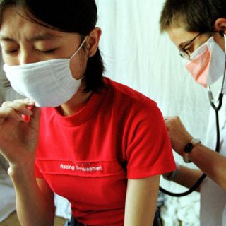 Piden hacer prueba de tuberculosis ante tos con flema