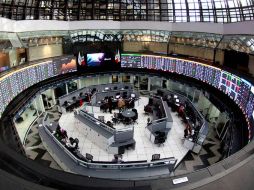 La plaza bursátil local opera un volumen de 736 mil 080 títulos por 17.9 millones de pesos. NTX / ARCHIVO