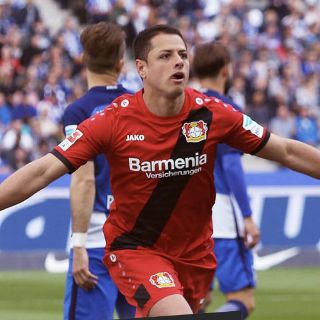 'Chicharito' deslumbra entre mexicanos en Europa
