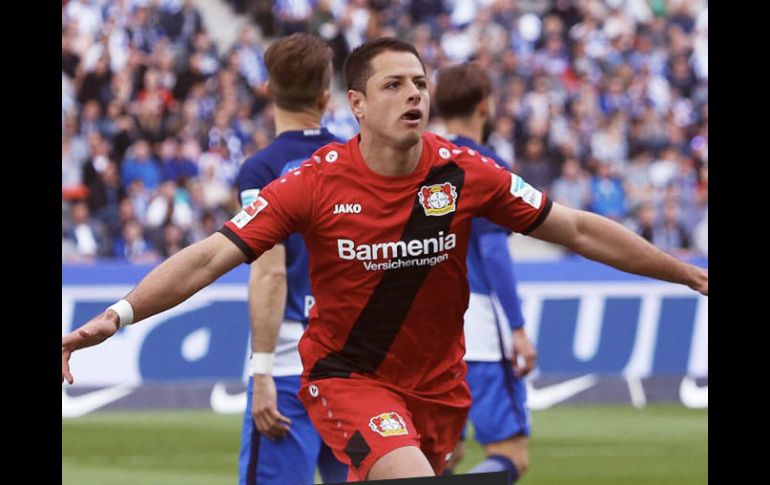 A pesar de una temporada de altibajos, ''Chicharito'' cerró la Bundesliga con las Aspirinas con alegría por un triunfo. TWITTER / @bayer04_es