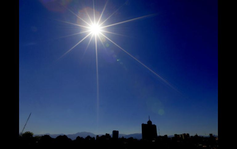 Si la radiación se convertiría en energía limpia por medio de celdas solares, estaríamos en una situación económica diferente. NTX / ARCHIVO