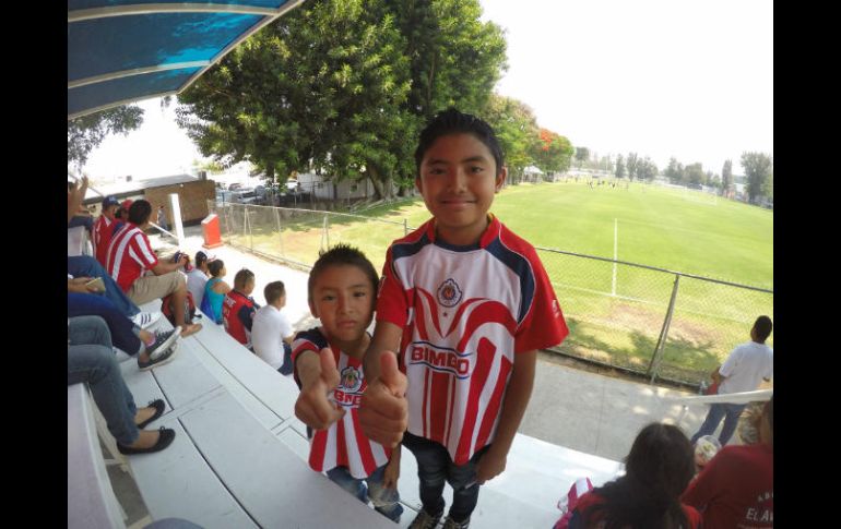 El niño confiesa que su jugador favorito es Alan Pulido. EL INFORMADOR / A. Camacho