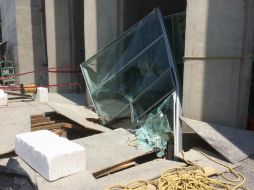 La pieza que instalaba el trabajador se vino abajo cuando ocurrió el accidente. ESPECIAL /