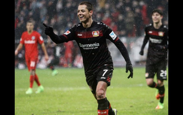 Pese al mal paso del Bayer Leverkusen, ''Chicharito'' fue el máximo goleador de su escuadra con 11 dianas. TWITTER / @CH14_