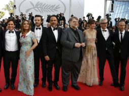 Gael Gacía, Salma Hayek, Diego Luna, González Iñárritu, Guillermo del Toro, Alfonso Cuarón y Lubezki en Cannes. EFE / S. Nogier