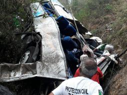 El pasado domingo un camión volcó en Motozintla, en la Sierra Madre de Chiapas. EFE / E. Torres