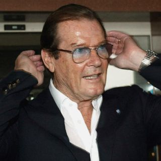 Celebridades reaccionan a la muerte de Roger Moore