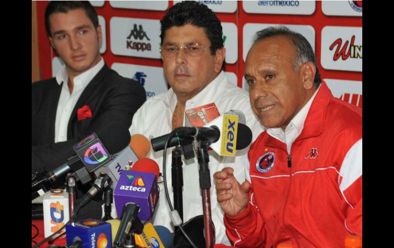 Además de la inhabilitación, Kuri Grajales (C) deberá pagar una multa económica. MEXSPORT / ARCHIVO