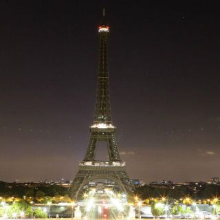 Francia apaga la Torre Eiffel en solidaridad con Manchester