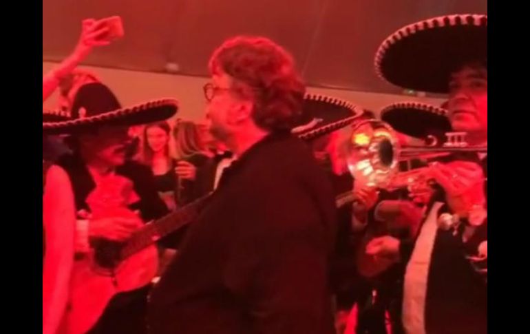 Los mexicanos entonaro 'México, lindo y querido' a todo pulmón. INSTAGRAM / gaelgarciab