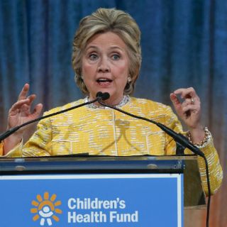 Presupuesto de Trump muestra crueldad inimaginable: Clinton