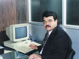 Emilio Fernando Alonso. Con más de 40 años frente a los micrófonos, regresó a Guadalajara para narrar los juegos de Chivas. EL INFORMADOR / ARCHIVO