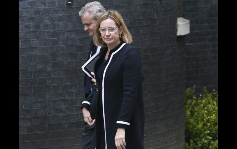 La ministra del Interior británica Amber Rudd a su llegada a la reunión de emergencia Cobra en Downing Street. EFE / F. Arrizabalaga