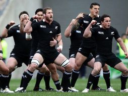Desde los inicios del rugby en Nueva Zelanda, este deporte está asociado a la haka, danza que es interpretada por los jugadores. EFE / ARCHIVO