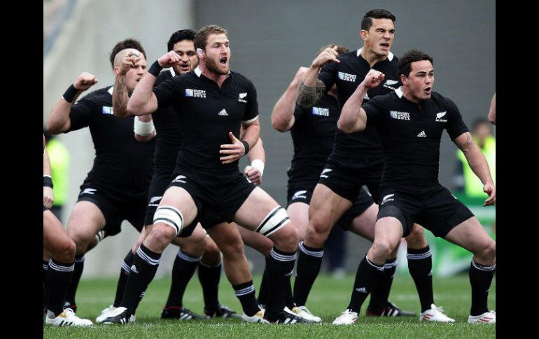 Desde los inicios del rugby en Nueva Zelanda, este deporte está asociado a la haka, danza que es interpretada por los jugadores. EFE / ARCHIVO