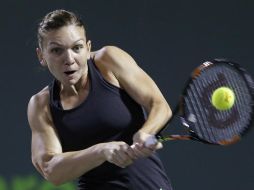 Halep escribió el miércoles en Instagram que mantiene ''los dedos cruzados'' para poder jugar en el segundo Grand Slam del año. AP / ARCHIVO
