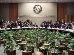 El TEPJF recuerda que se mantienen los topes individuales y anuales que fija cada año el Instituto Nacional Electoral. NTX / ARCHIVO