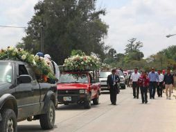 Apenas ayer martes enterraron a cinco de los 18 muertos en el accidente. SUN / ARCHIVO