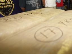 Entre lo asegurado había bolsas con polvo blanco, además de una mochila con mariguana y plantas. EL INFORMADOR / ARCHIVO