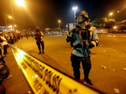 El doble atentado mató a tres policías y dejó diez heridos en la terminal de autobuses de Kampung Melayu. EFE / B. Indahono