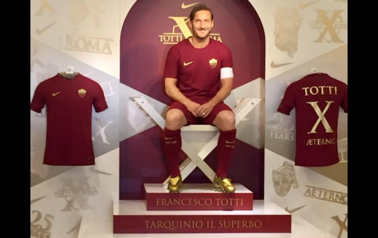 ''El lunes estaré listo para empezar de nuevo. Estoy listo para un nuevo reto'', concluyó. TWITTER / @Totti