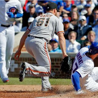 Los Cachorros propinan paliza a los Gigantes