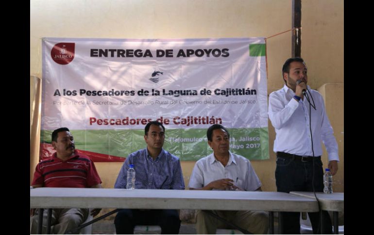 Este programa de apoyo a pescadores de Cajititlán es resultado de las gestiones del Gobierno de Jalisco. TWITTER / @JaliscoSEDER