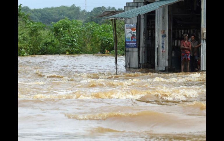 El monzón tropical que inicia en mayo sirve para acabar con la sequía, pero al mismo tiempo es causa de desastres naturales. AFP / I. S. Kodikara