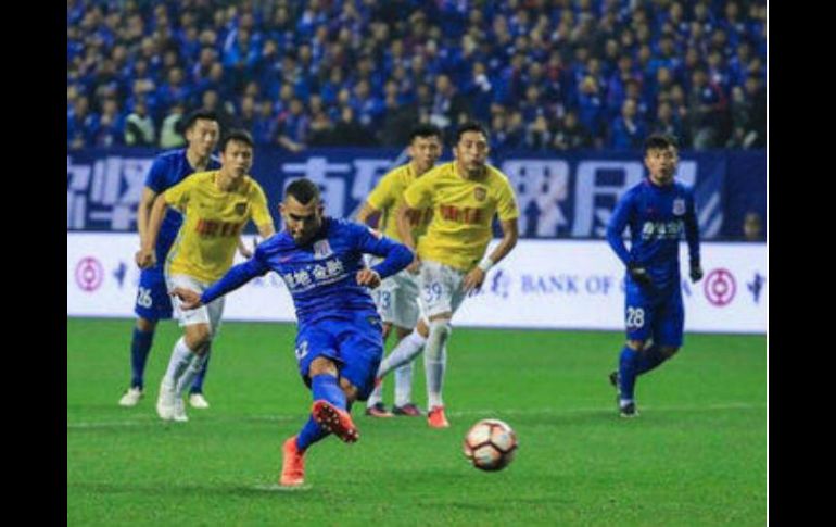 Carlos Tévez llega al Shanghai Shenhua a finales del 2016, donde se convierte en el jugador mejor pagado del mundo. INSTAGRAM / shanghaishenhua