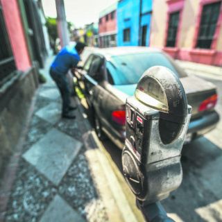 Tlaquepaque reinstala parquímetros; comerciantes exigen habilitarlos