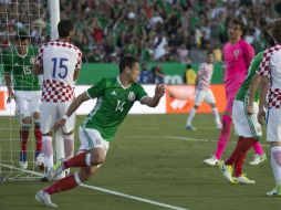 'Chicharito' festeja su gol ante Croacia. EFE / N. Isiordia