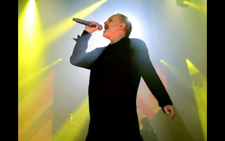 Miguel Bosé se presenta durante su concierto 'Estaré Gira 2017'. EFE / L. Muñoz
